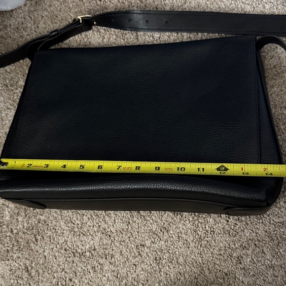 Cuyana- Messenger Bag- Black Shoulder Bag - Picture 15 of 16